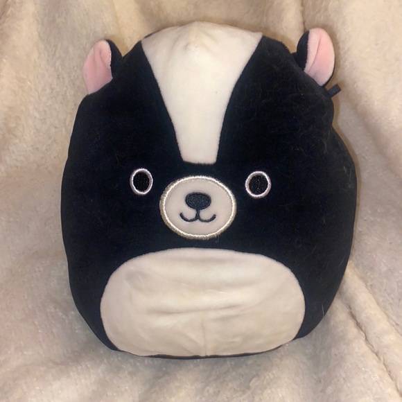 Skyler the Skunk 8” Squishmallow - Picture 1 of 2